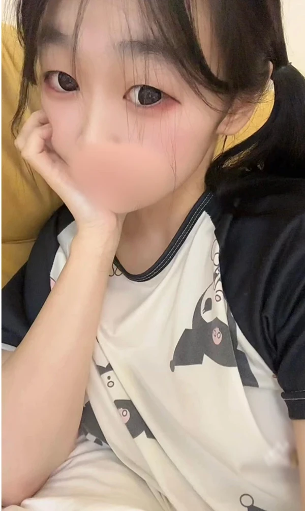 推特美女朵朵@d225676 价值288元尺度人体图集